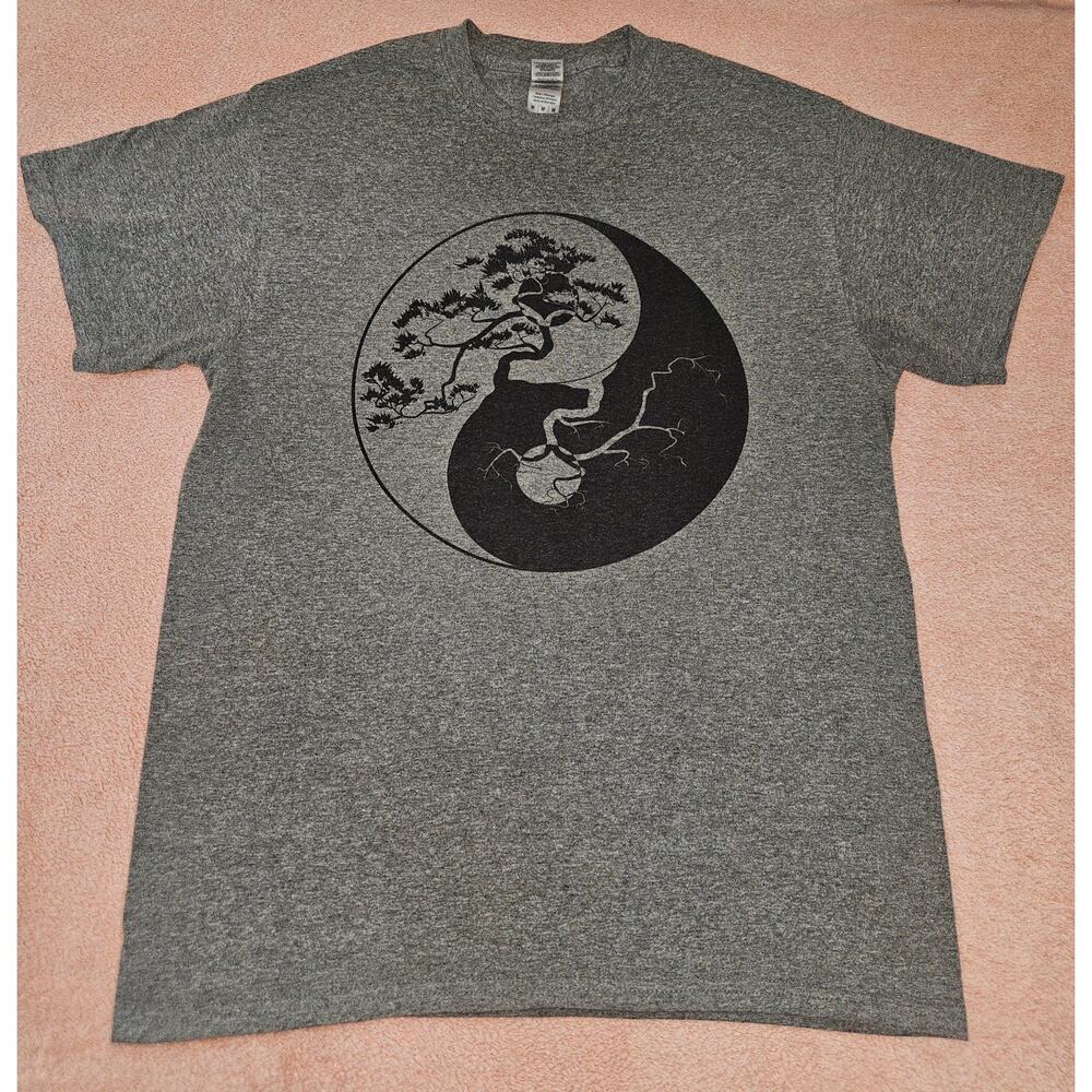 Gildan DryBlend Yin Yang Bonsai Tree Graphic T-Shirt Size M
